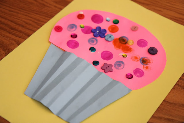 http://www.toddlerapproved.com/2014/01/cupcake-craft-for-kids-laura-numeroff.html