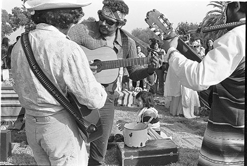 18-Dia-de-Los-Muertos-guitarists.jpg