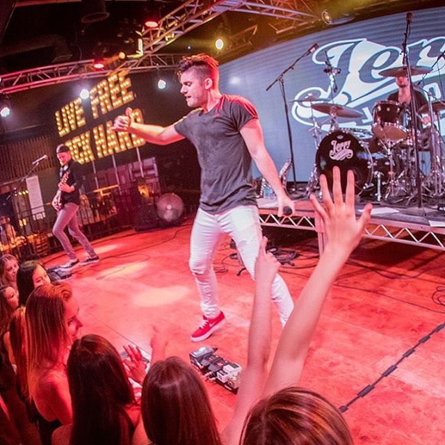L O U I S V I L L E hope y’all are ready to party tonight! @tinrooflouisville
