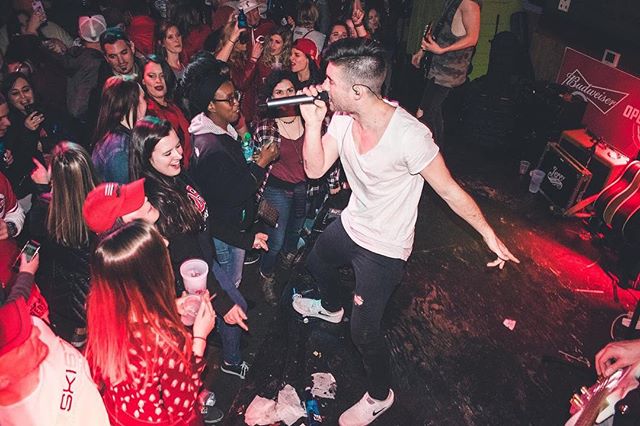 S T L T O N I G H T 🤘🏻 🤘🏻Lets do this St Louis! 📸: @priceisrighht