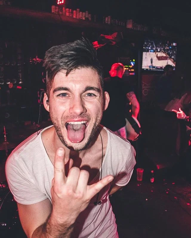 ~How I feel about being back in CHARLOTTE tonight~ giving away a few guest list spots to the first few people who message me 😬🤘🏻 @tinroofclt 📸:@priceisrighht