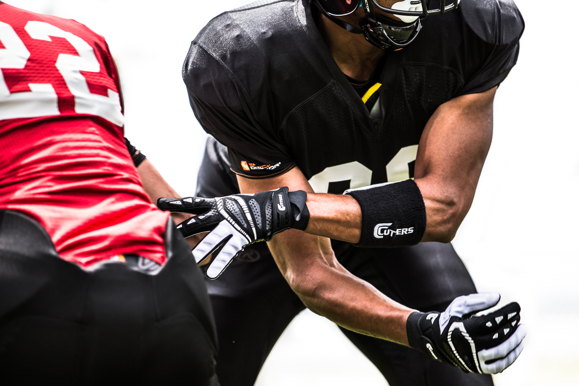 Cutters - Digital Ad for new Receiver gloves