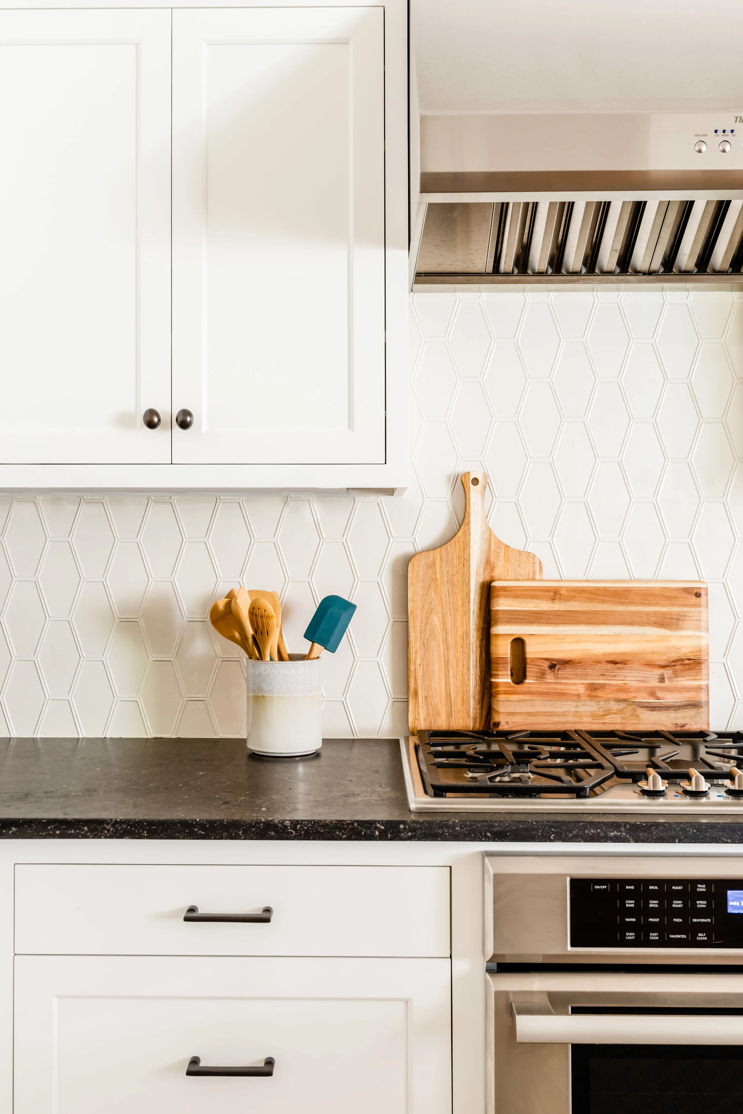 PinneyDesigns Chestnut Hill kitchen-4727edit.jpg