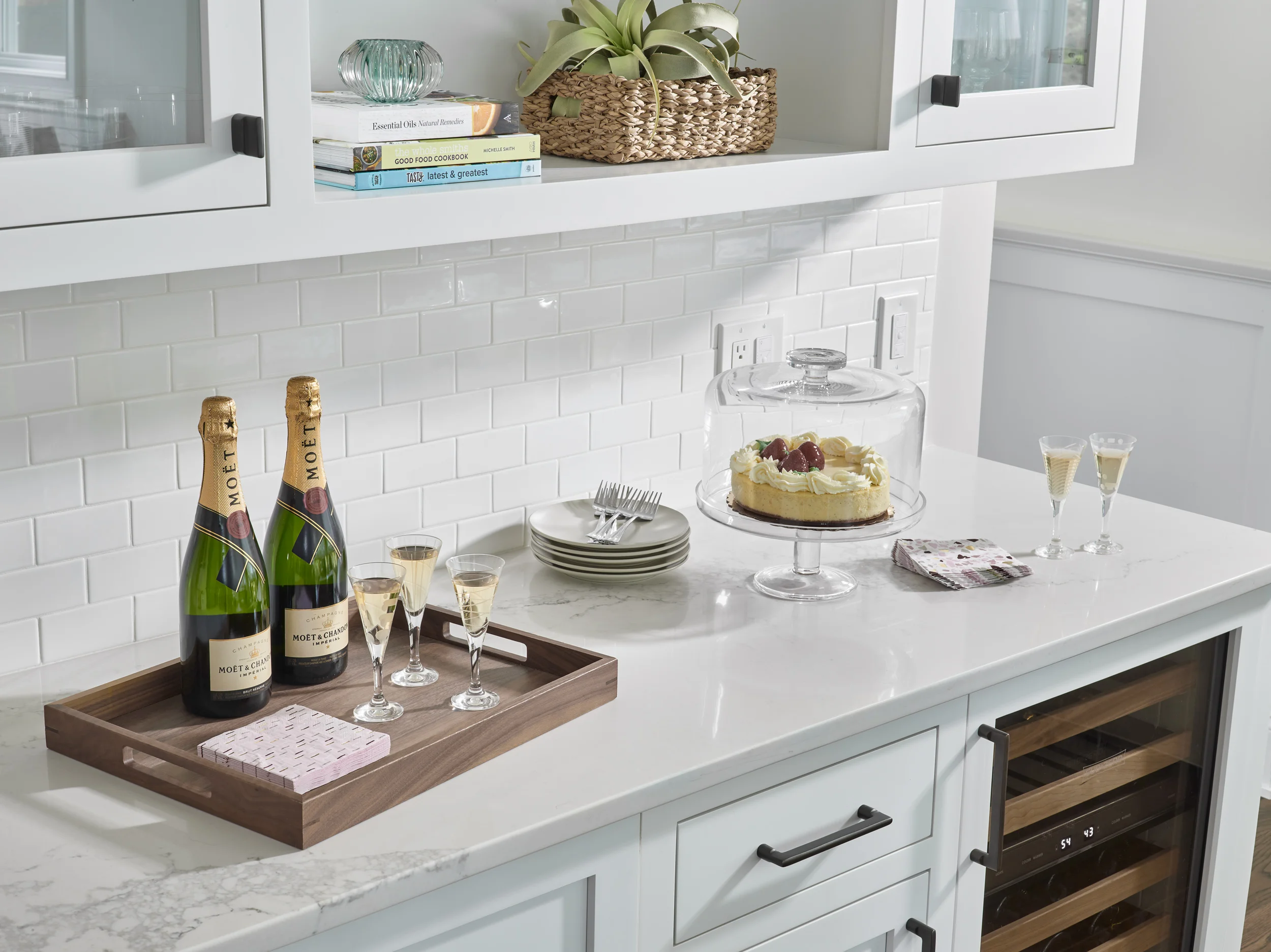 PinneyDesigns_UpweyWellesley_KitchenBarVignette_Final_SMALL copy.jpg