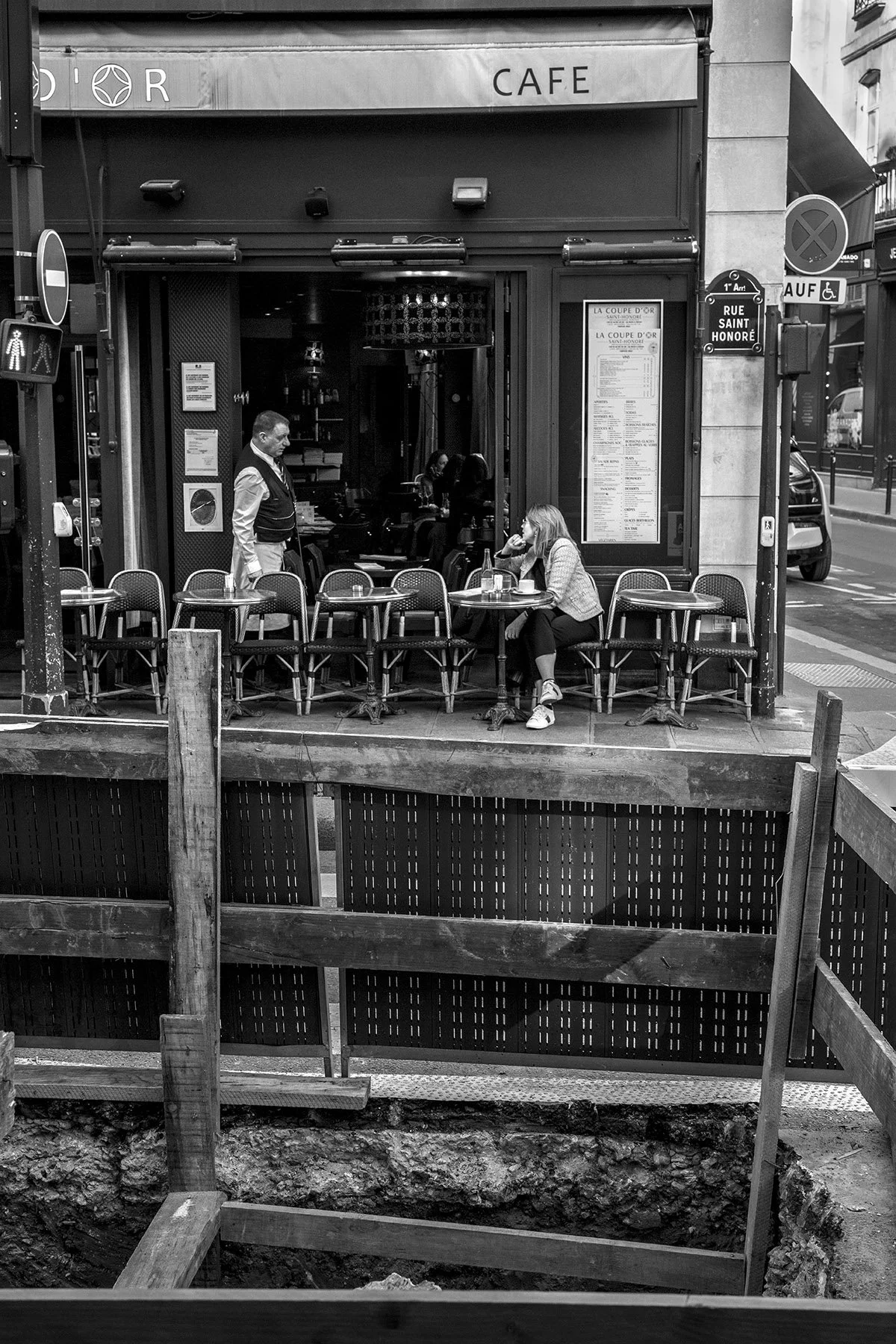 Cafe-serveur-cliente.jpg