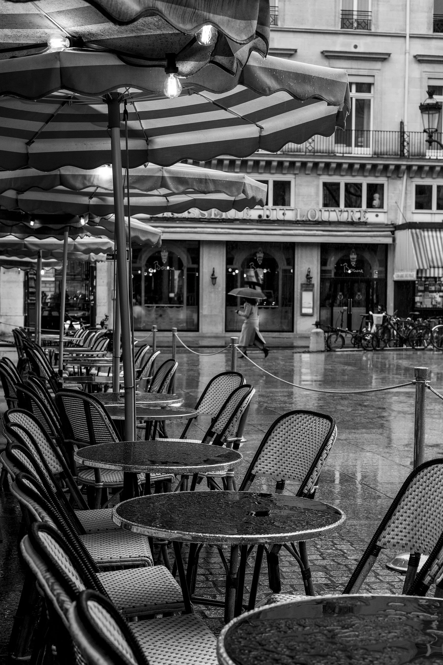 Cafe-Nemours-pluie-hoel-du-louvre-2.jpg