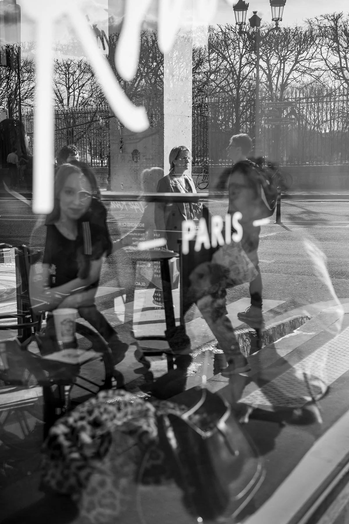 Cafe-Paris-Tuilerie-reflet.jpg