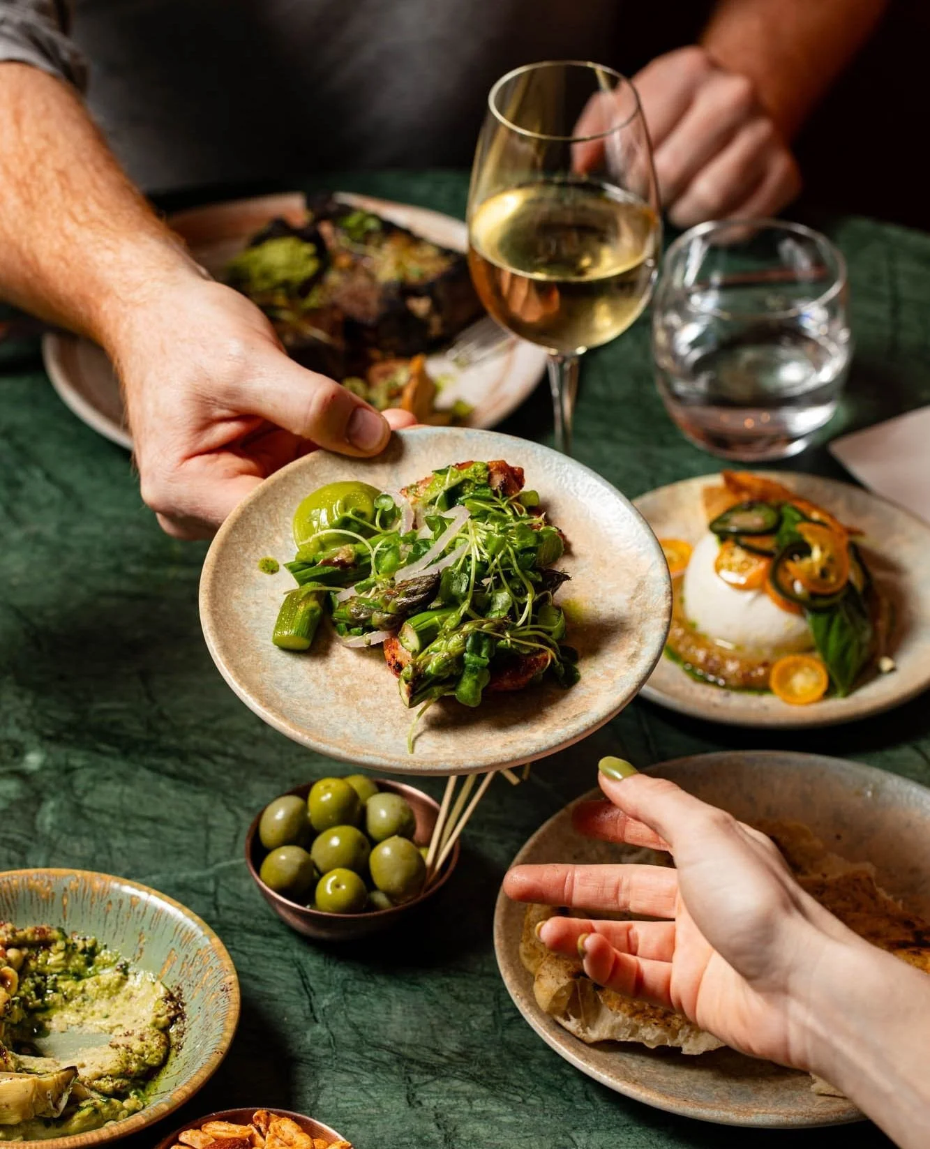 A little throw back to a shoot I did for @burntorangeuk last year. I never shared these but couldn&rsquo;t resist the gorgeous autumn palette 🍂 Rich tones, soft light, and that unmistakable Burnt Orange glow. Shot for @restaurantsbrighton.