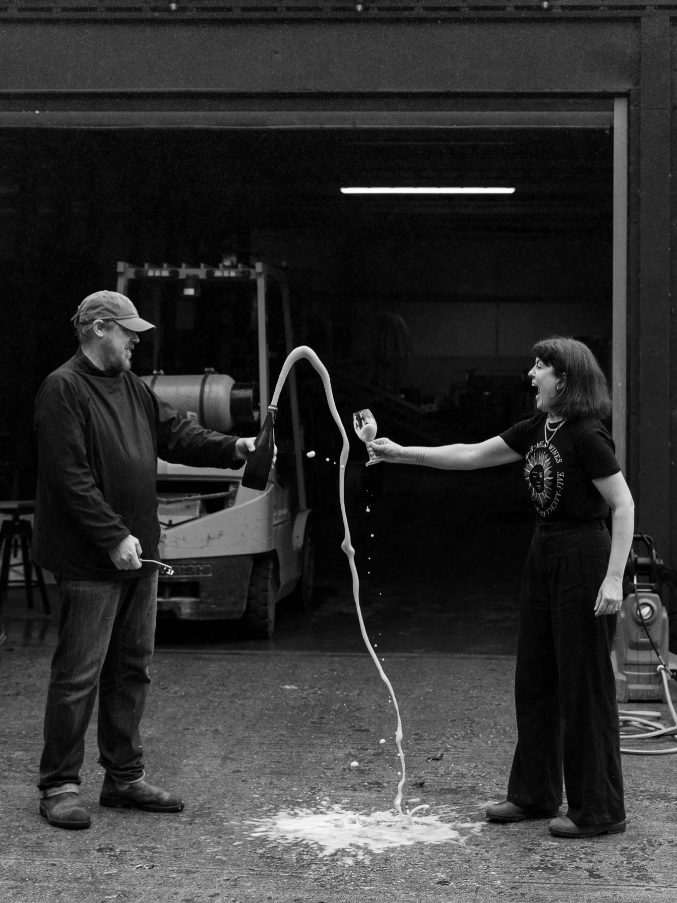 Getting through the gloomy months with one of my favourite shoots of 2025. Moody black and white moments capturing the grit and hard graft of harvest, rain and all. Swipe through the team bringing in the last of the Chardonnay at @westwellwines, plus