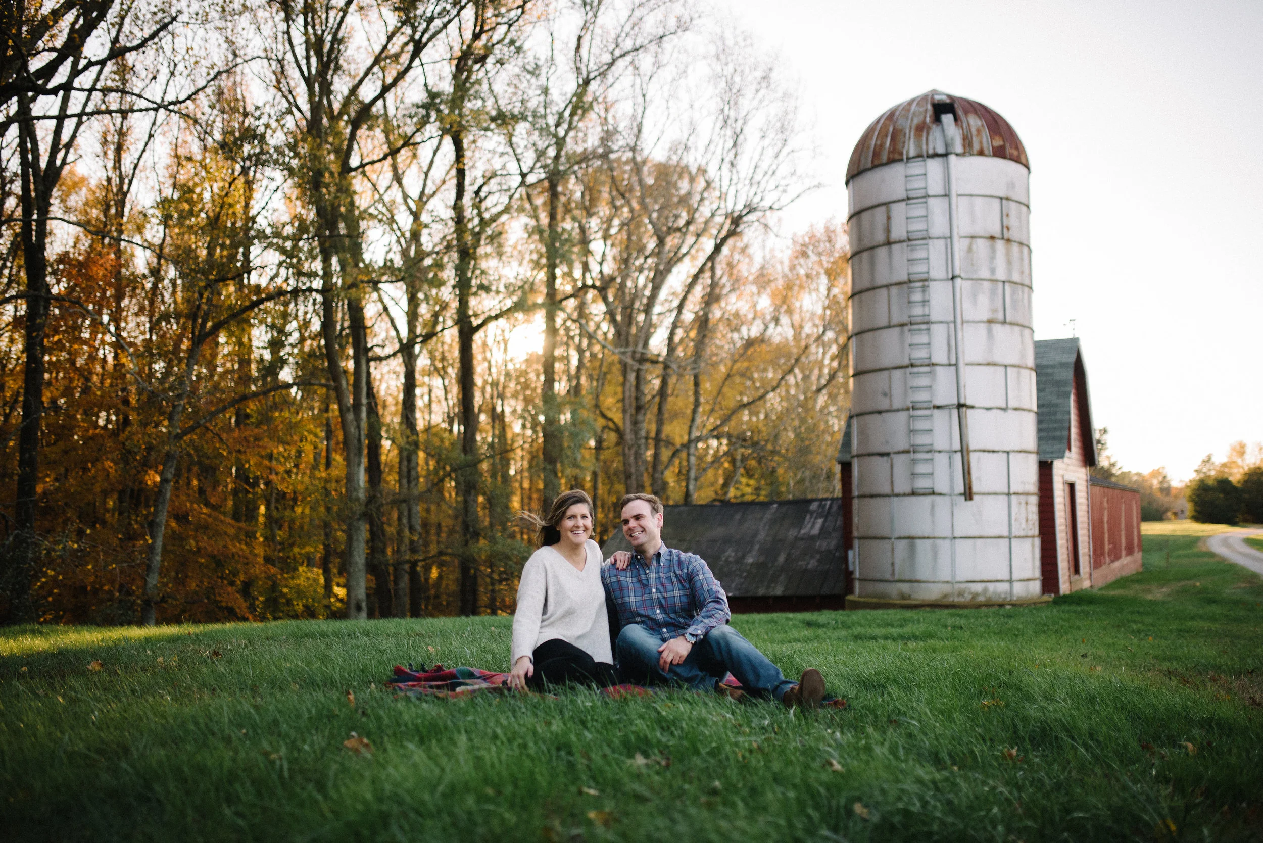 engagement-session-barn.jpg