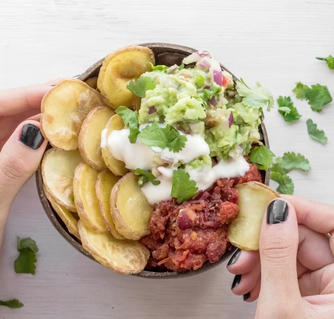 PhysicalReasonsYourBodyMightBeChaoticAroundFood.jpg