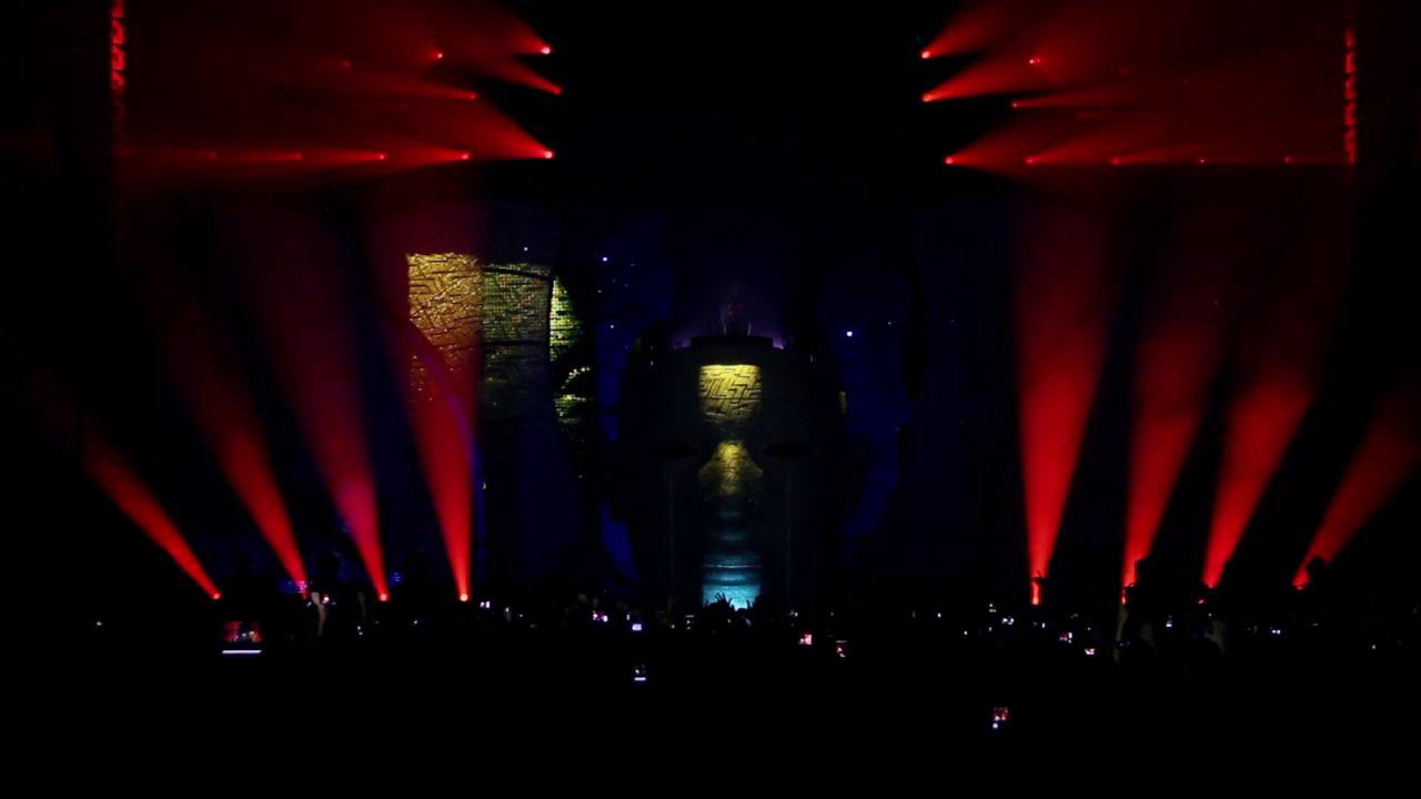 Avicii Le7els Tour 2012 - Baba O'Reilly vs. Fade Into Darkness (Copy)