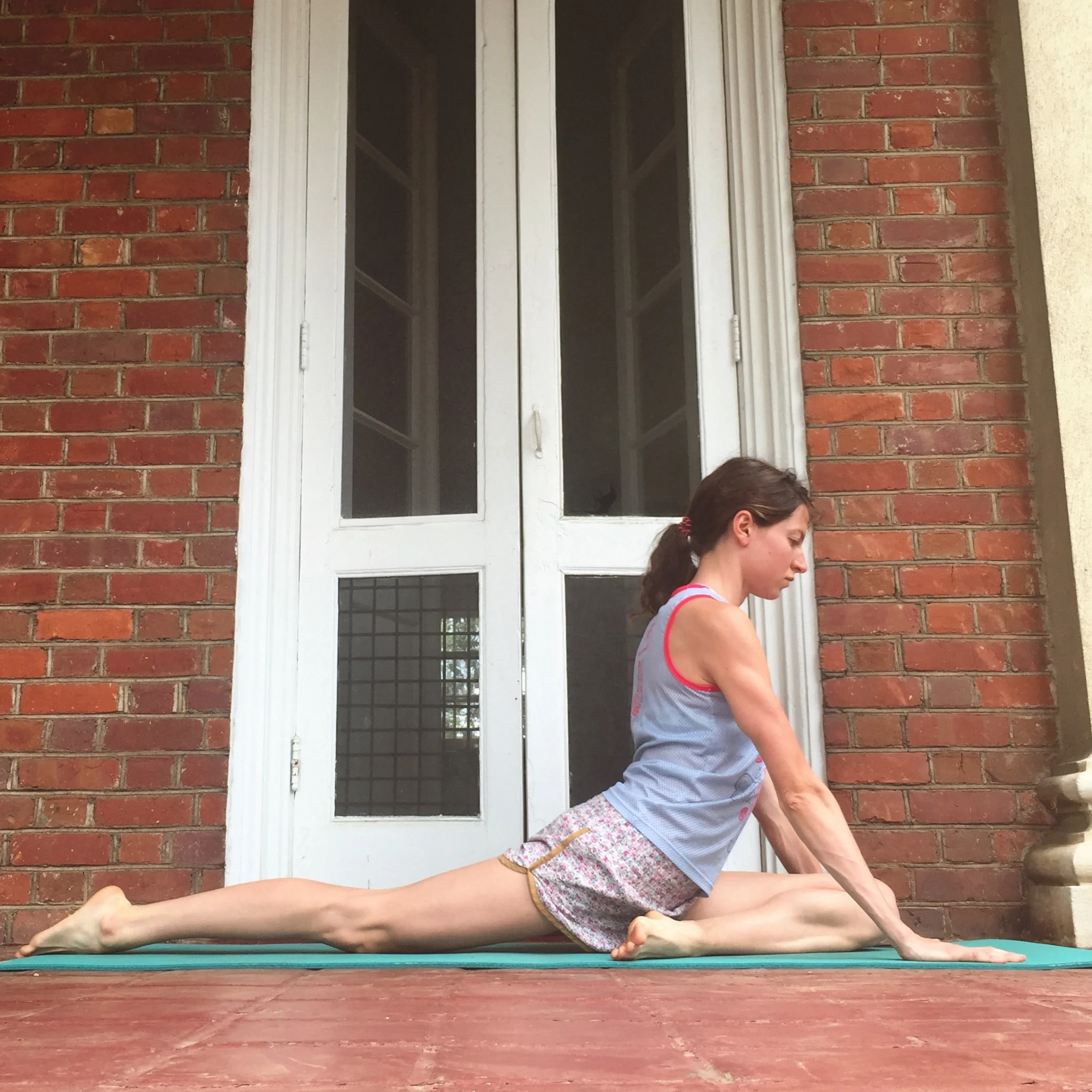   5. PIGEON VARIATION    From downdog, send one knee forward as shoulders come over wrists. Let knee land equidistant between palms. Slide hands forward to rest forehead towards floor. Pause and breathe.  