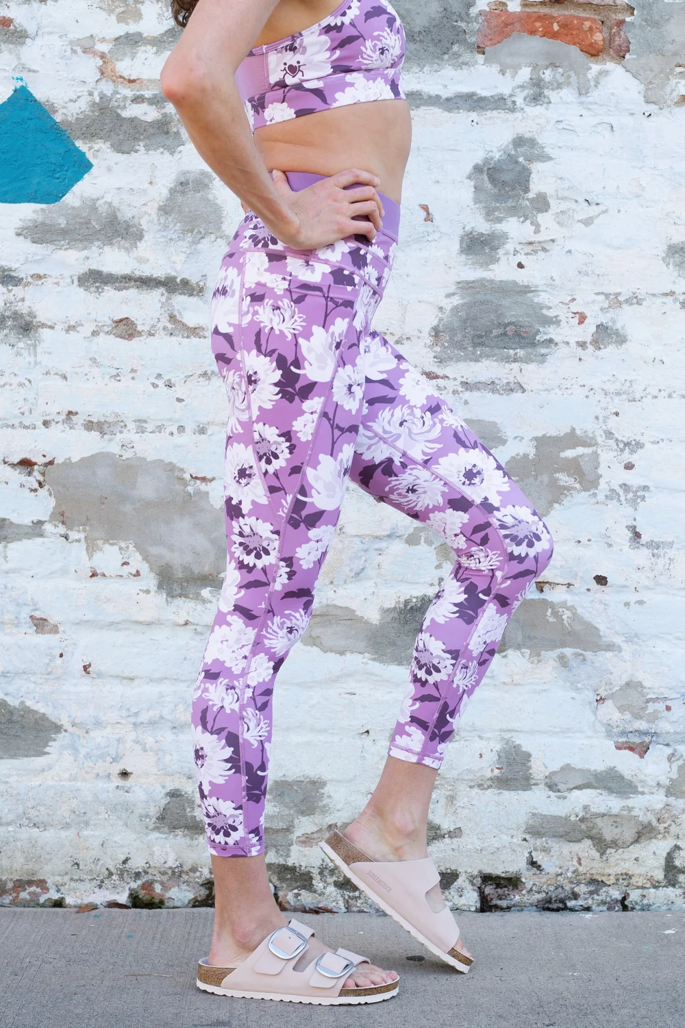 Leggings (sugarplum floral) — Runners Love Yoga