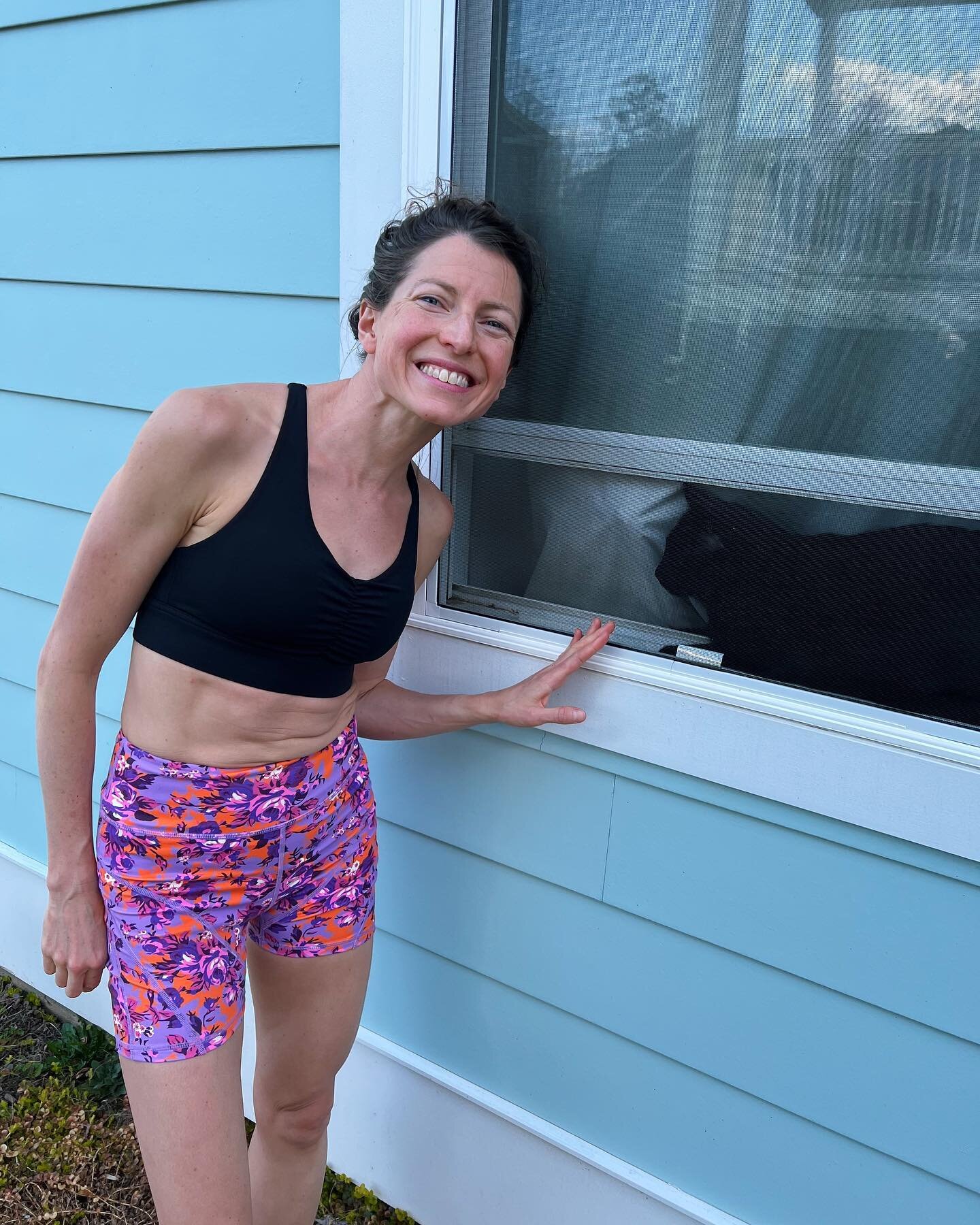 Anybody else&rsquo;s cat wait for you in the window when you go for a run?! Boo Boo also GREATLY enjoys when I do any extra drills in the driveway which serves as extra motivation to do said drills because I&rsquo;m entertaining my fur baby at the sa