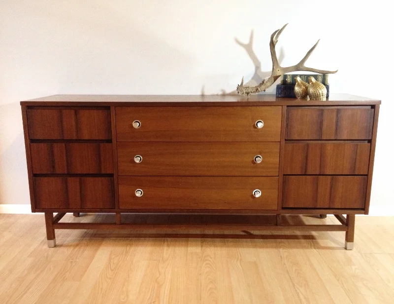 vintage mid century modern Stanley lowboy dresser.