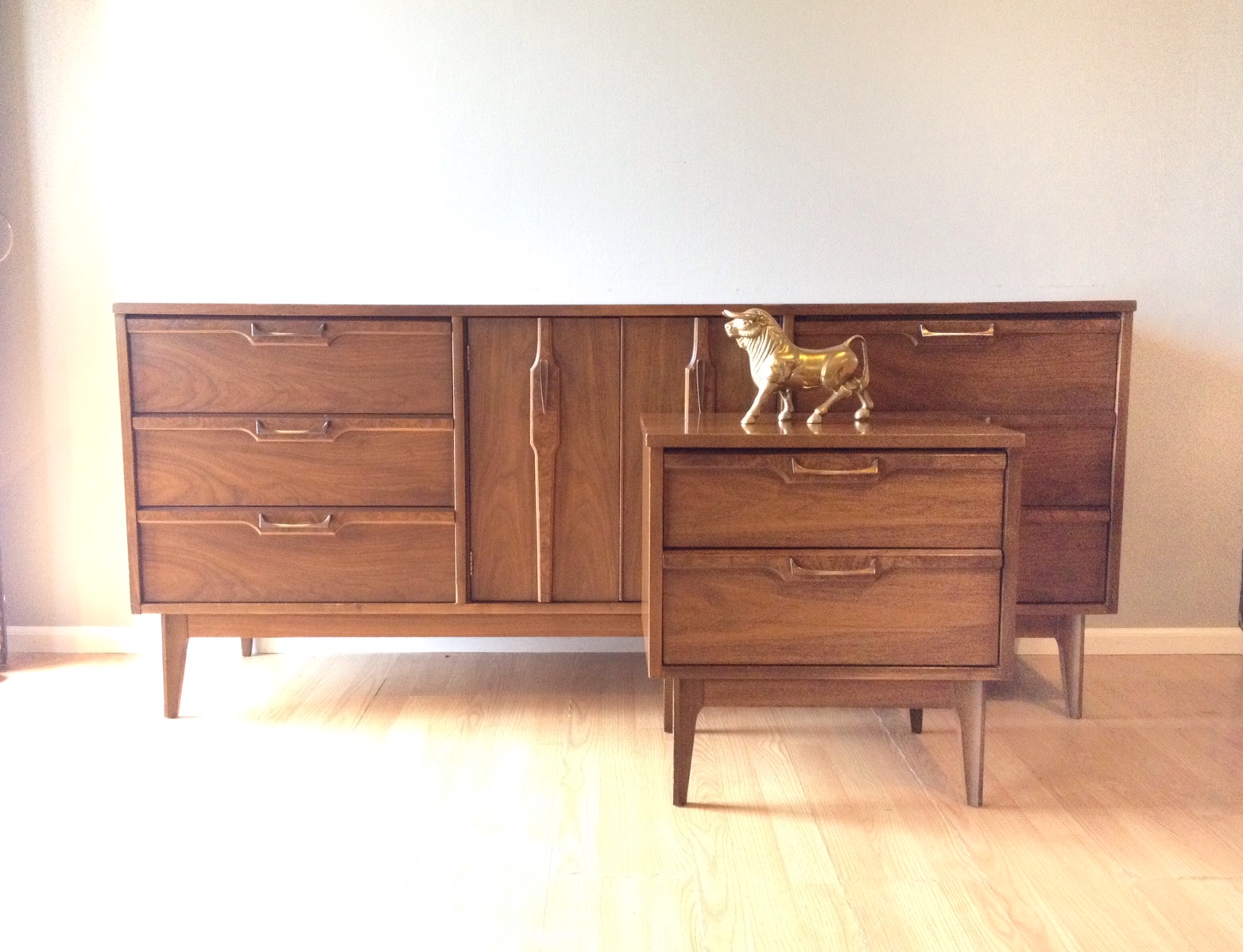vintage mid century modern bedroom set.