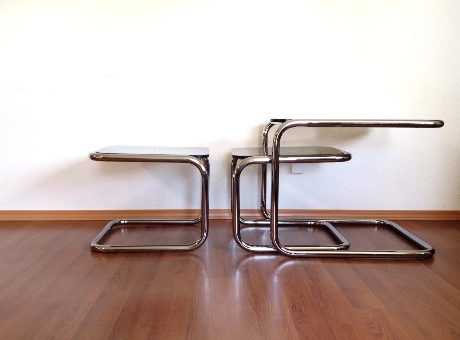 3 tubular chrome nesting tables.