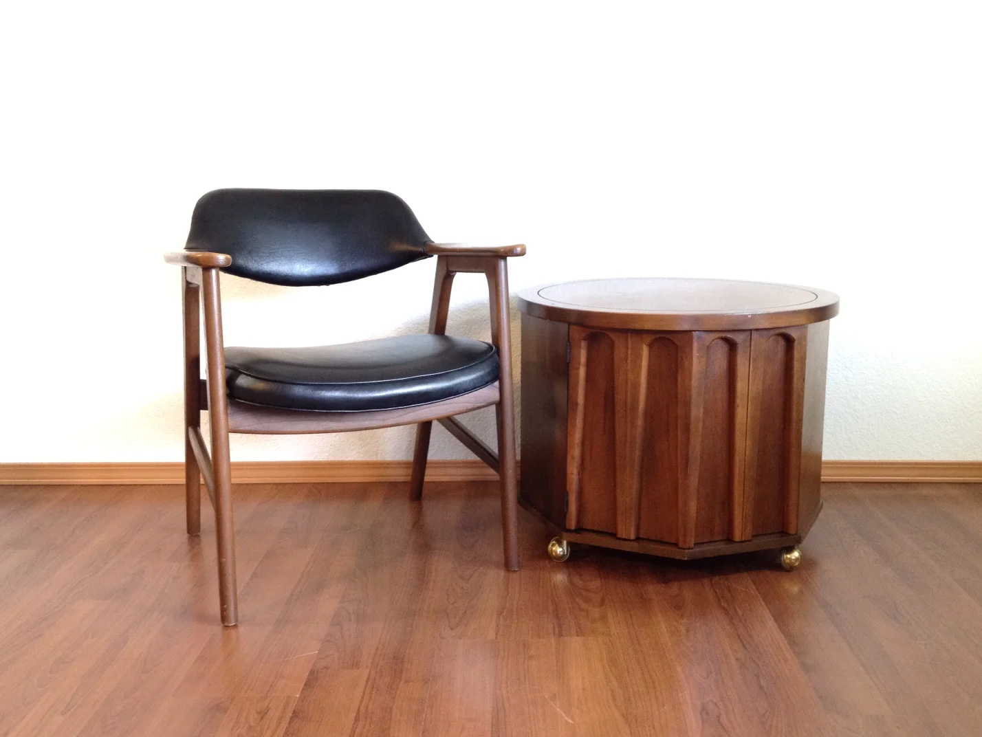   Contact us at ReRunRoom@gmail.com for details, more pictures, shipping quotes, and purchasing information!  