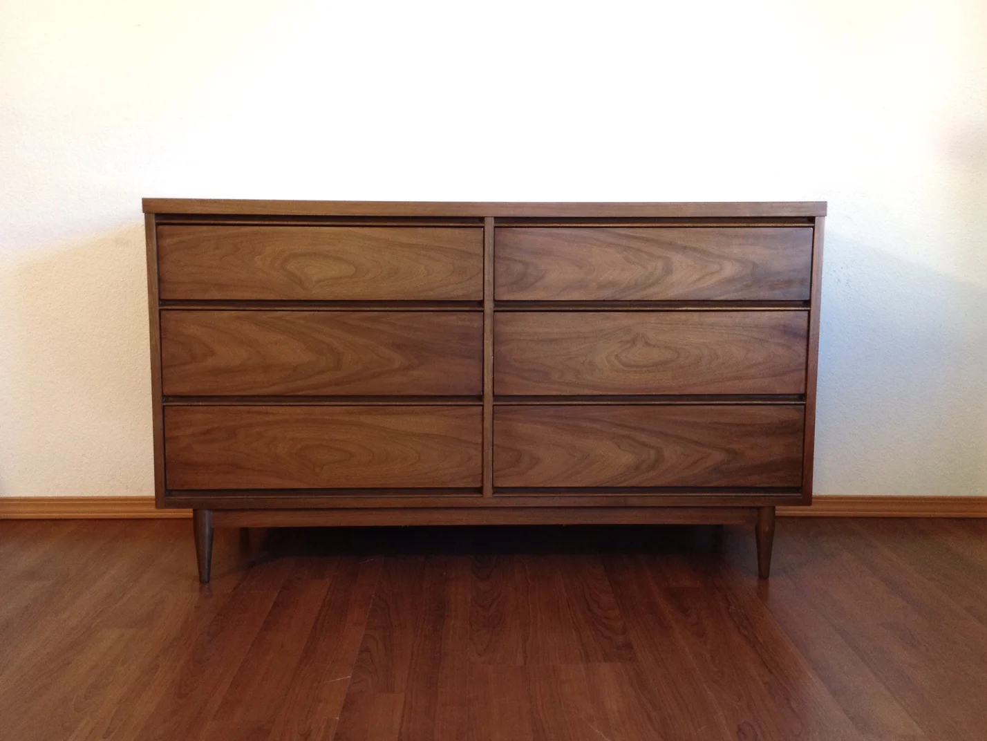 vintage mid century modern 6 drawer lowboy dresser.