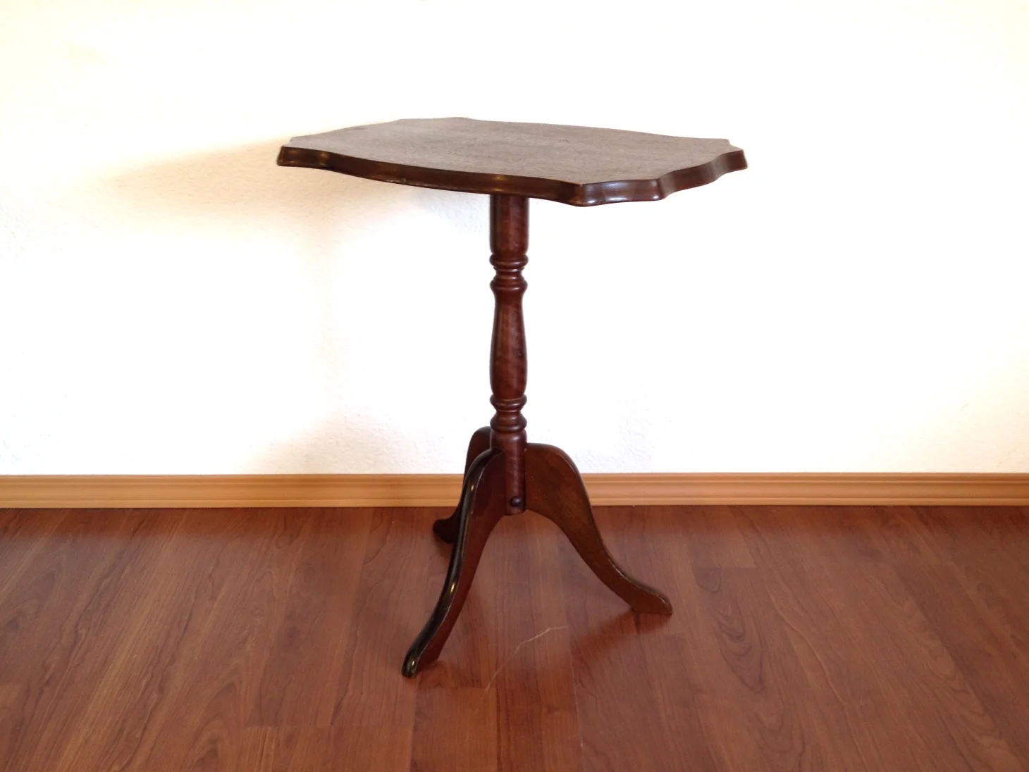 vintage tri-leg table with scalloped edge.