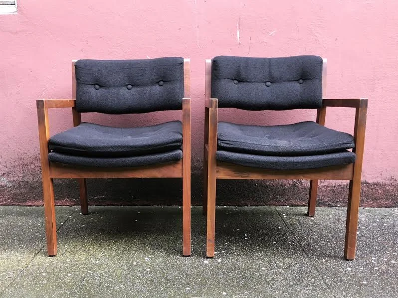 pair of black mcm chairs by ALBA