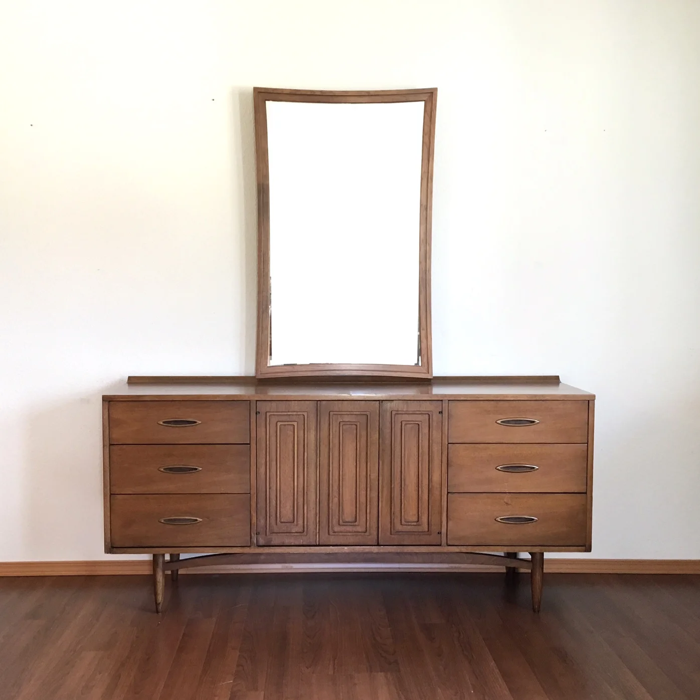 vintage mid century modern Broyhill Sculptra dresser.