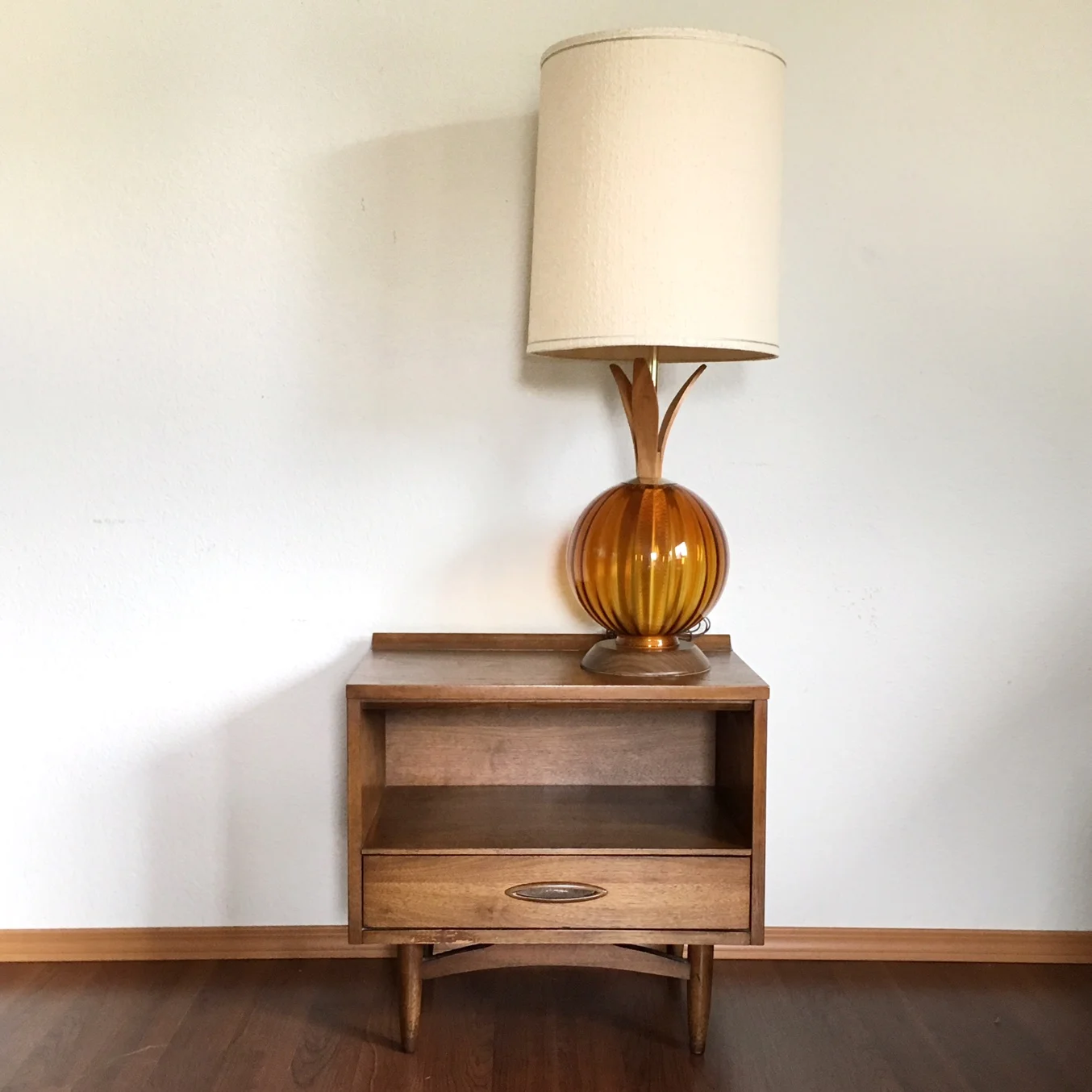 vintage mid century lamp with amber globe.