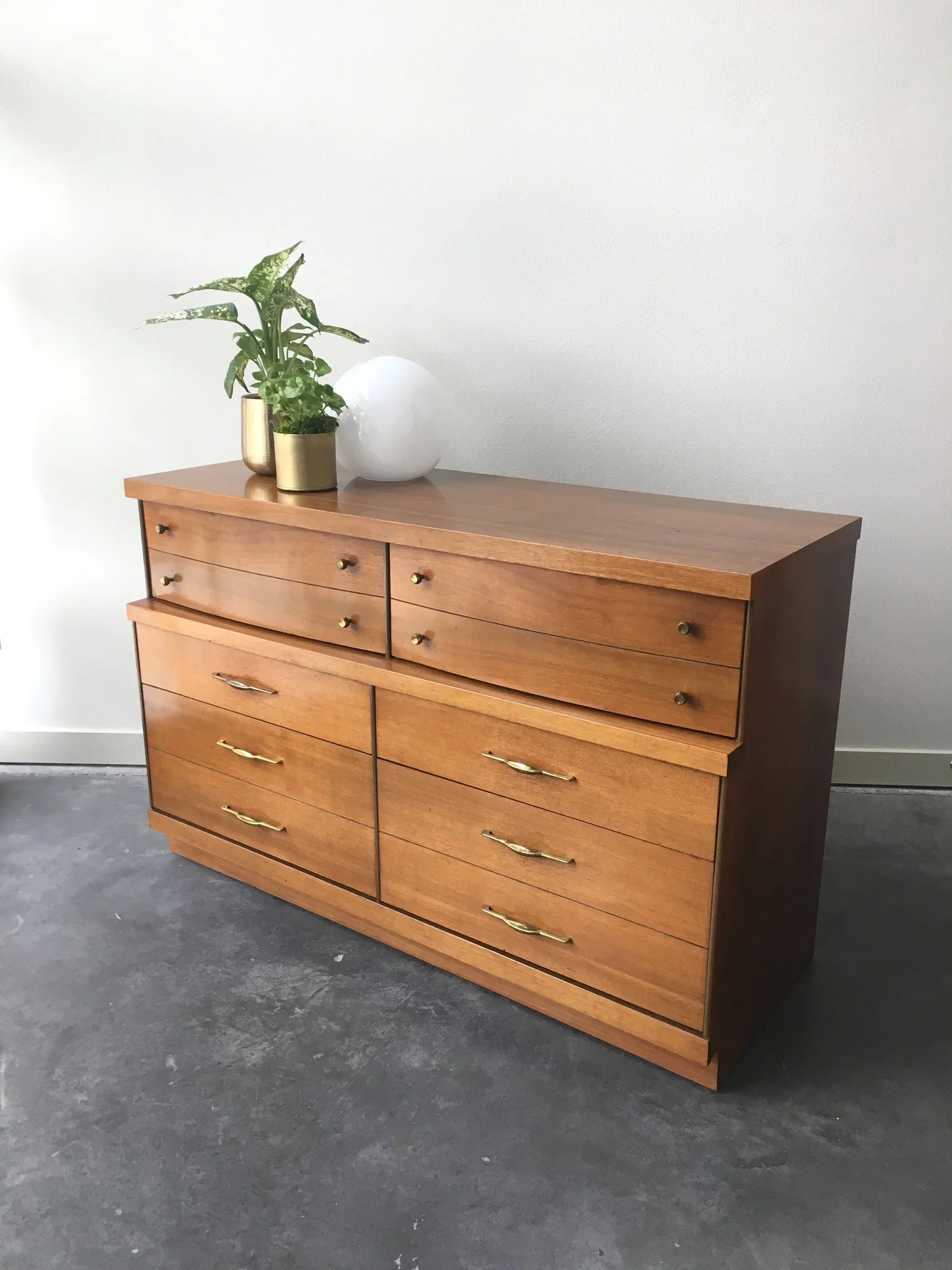 vintage mid century modern Bassett dresser set.  ReRunRoom | Vintage  Furniture + Home Decor