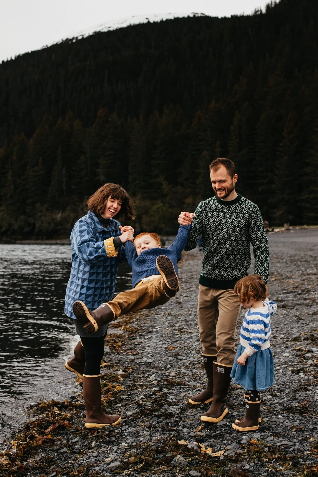 I know photo sessions aren't always in the budget so I hold a R*A*F*F*L*E every spring for a session. This year, I've made two changes:​​​​​​​​
​​​​​​​​
1. For the first time ever, there's now a ticket bundle option instead of procuring single ticket