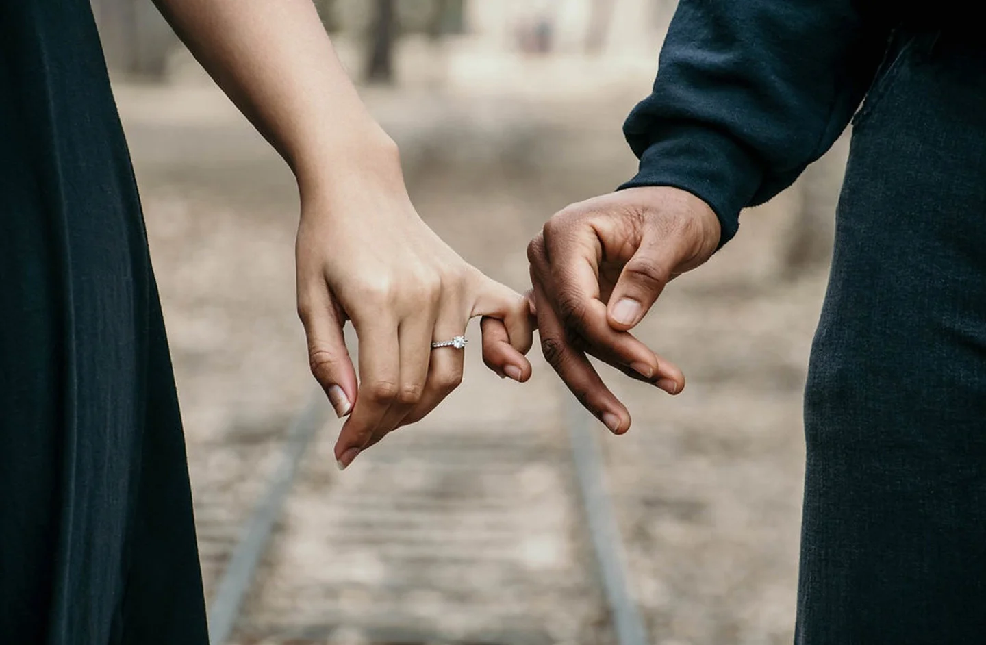 adults-blur-couple-888899.jpg