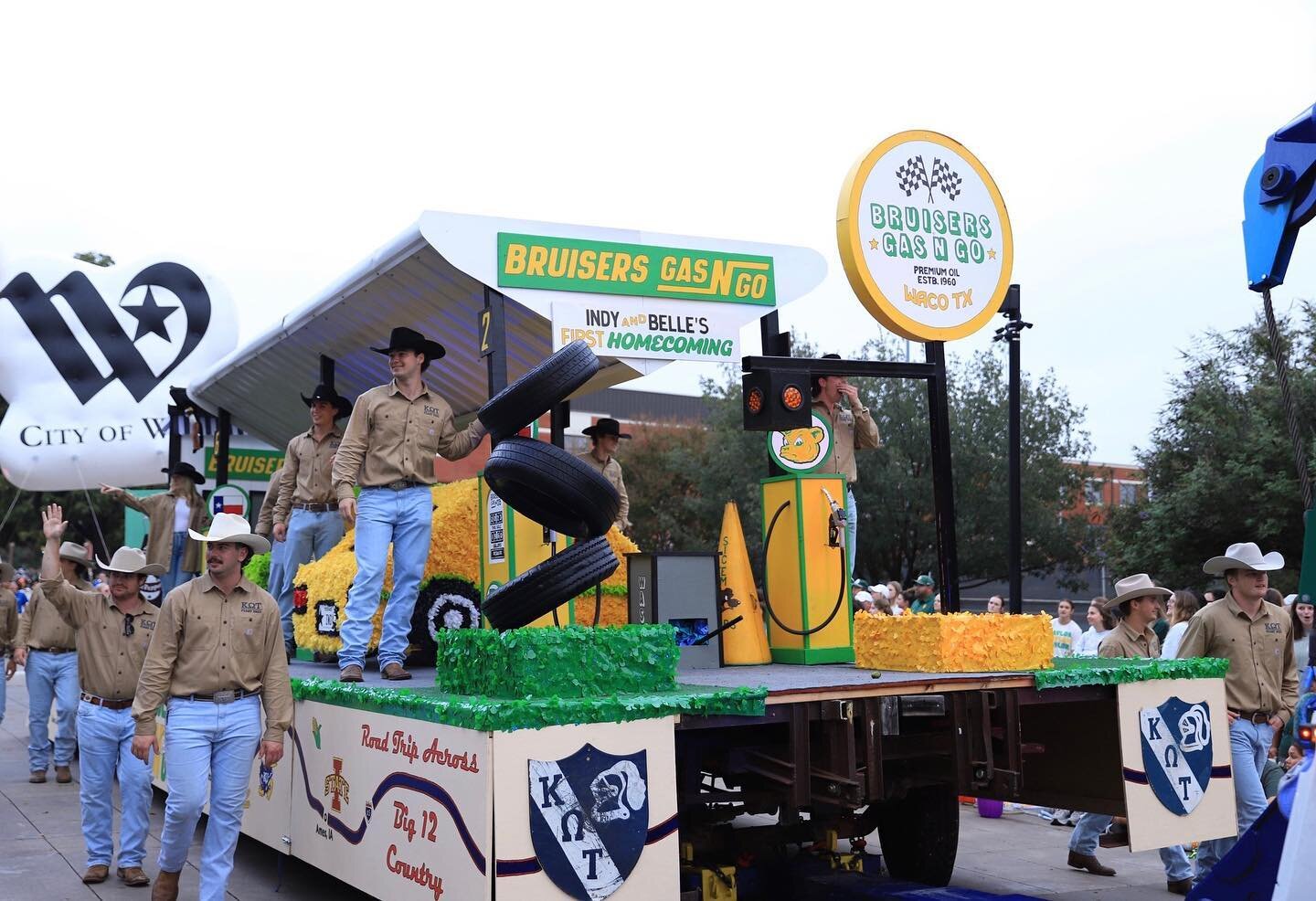 Fueling Baylor Spirit

We could not be more proud of all the hard work our float chairs put into our homecoming float - Bruisers Gas N Go