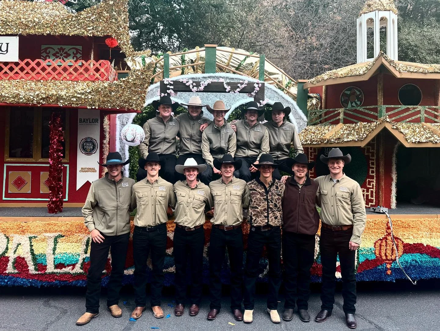 Palace of Joy

Beyond proud of our float chairs and entire float team for their countless hours of hard work and their creating such an extravagant float
