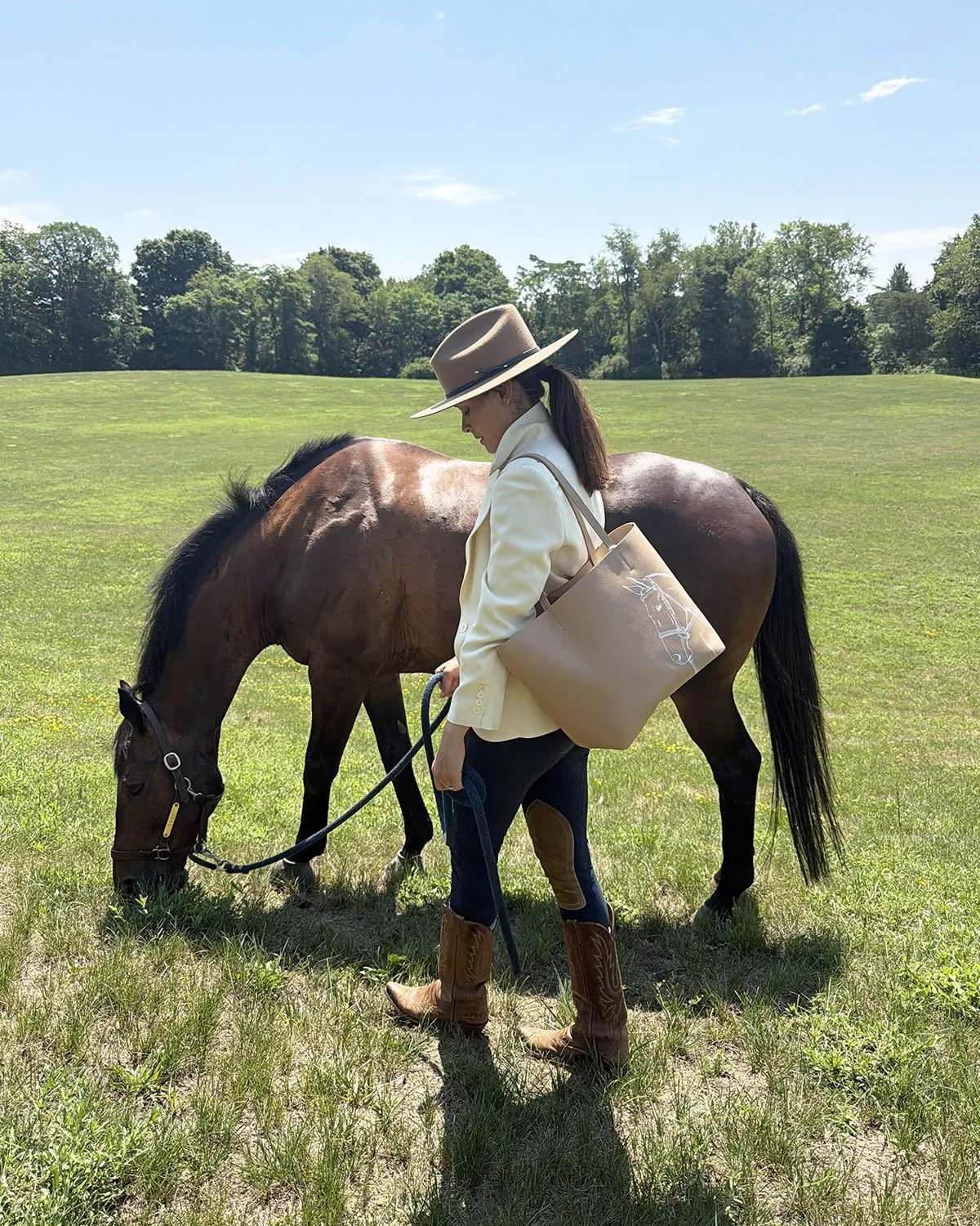 HunterEquestrianBlushLeatherTote_CountryStyle.jpg