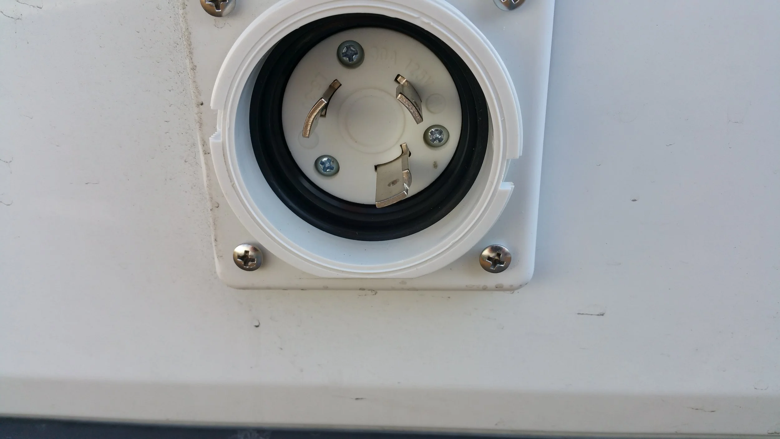 30 amp plug on driver's rear