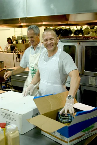 Jason Feeding 4757 WEB.jpg