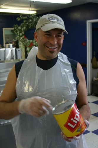 Vladimir Feeding 4790 WEB.jpg