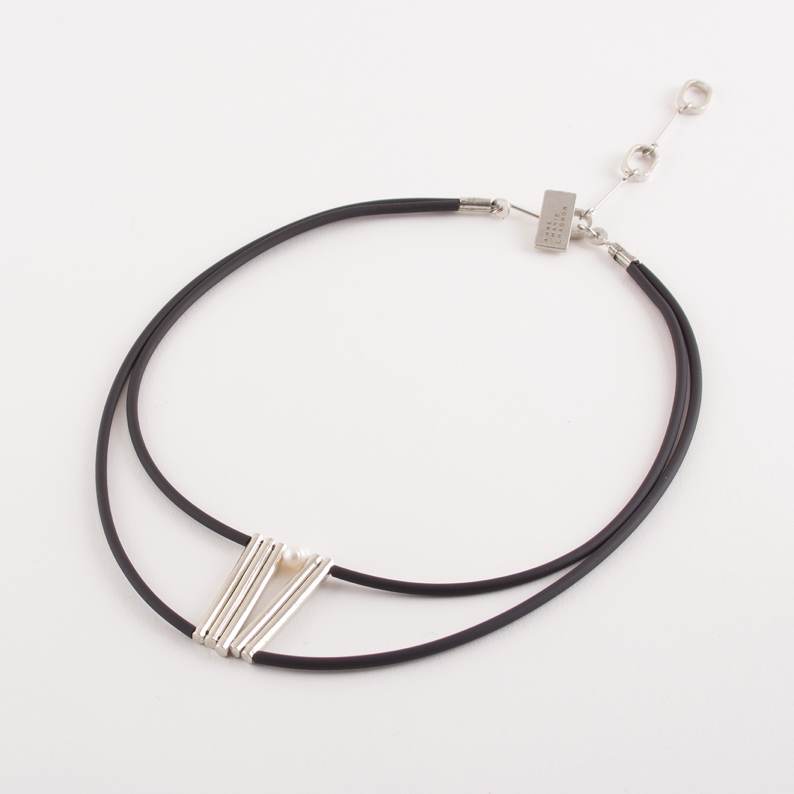 AnneMarieChagnon_2018_Colliers-Necklaces_Ellou_Etain-Pewter_Argente-Silvery_Perle-Pearl_PVC-1.jpg