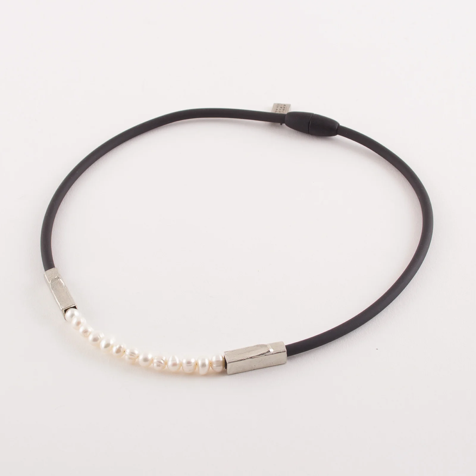 AnneMarieChagnon_2018_Colliers-Necklaces_Gemma_Etain-Pewter_Argente-Silvery_Perle-Pearl_PVC-3.jpg