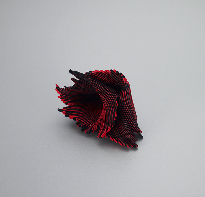 04.yongjookim_brooch_72 small.jpg