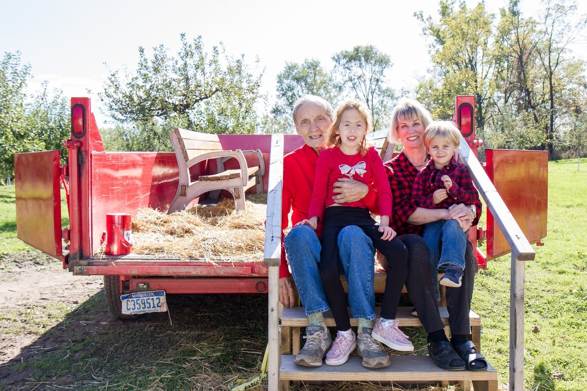 Sunny Sunday: Hayrides and Upick (10/1-2)