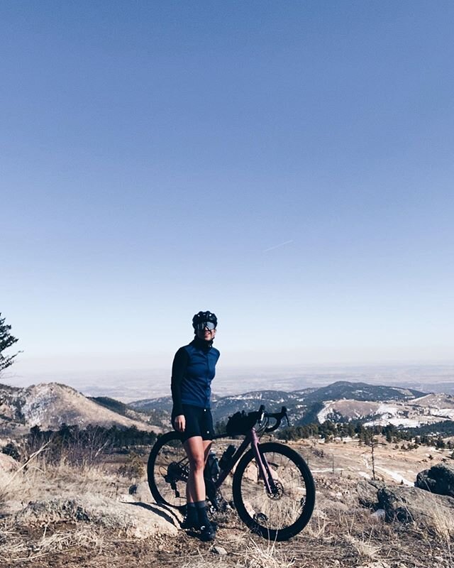I tried to have the giant boulder take a picture of me....obviously it didn&rsquo;t know how to focus or make me not blurry.
.
A wonderful day out on @specializedboulder Diverge ✨ | #dirtchurch