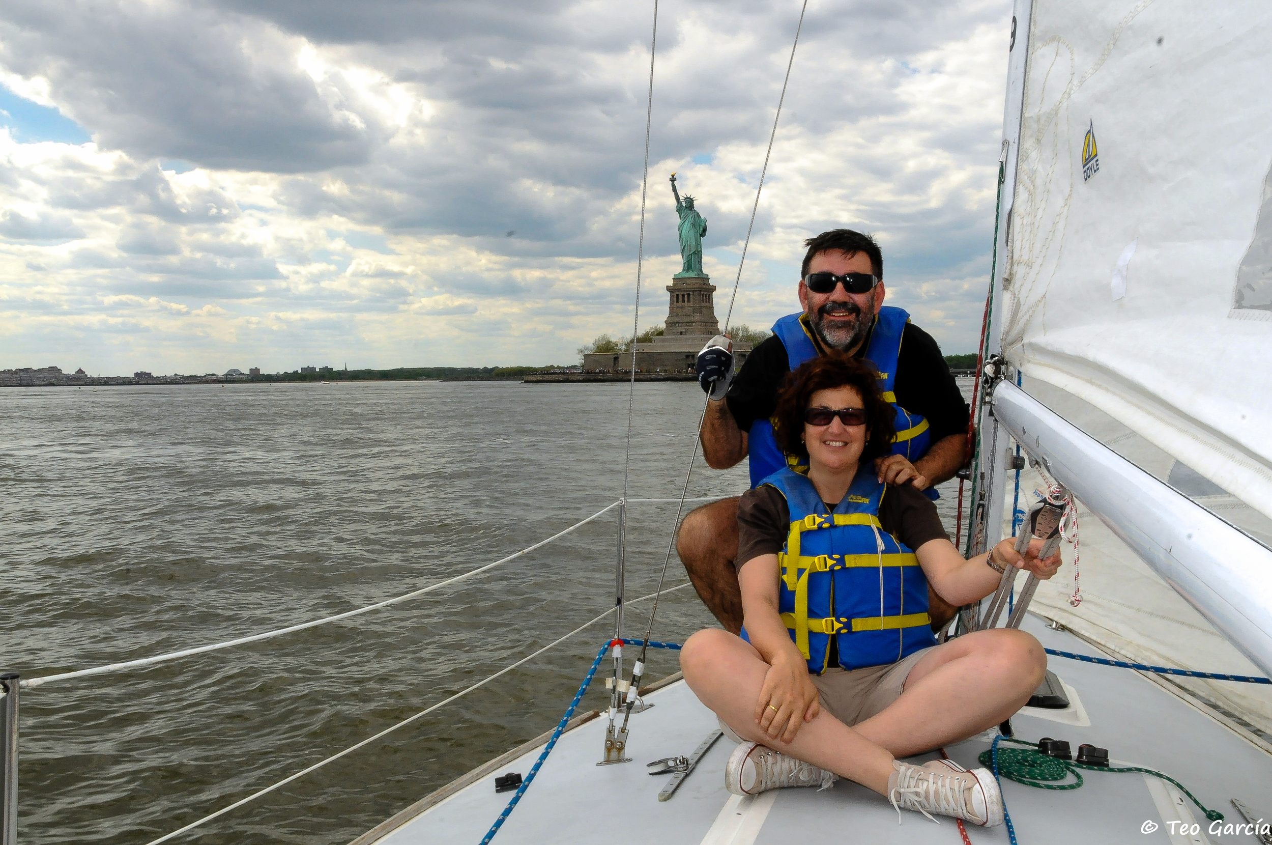 Mari y Teo with Lady Liberty.jpg