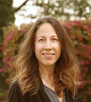 SHANNON - Los Altos and Los Gatos Locations Shannon is calmly and warmly ready to deliver you a prenatal, postnatal or signature Verde massage. Shannon enjoys her work, and you can feel it. Whether you are pre or post natal, or just someone who wants a non-packaged massage, Shannon is your girl. We are excited to welcome her to our team, and excited for you to get in with her!