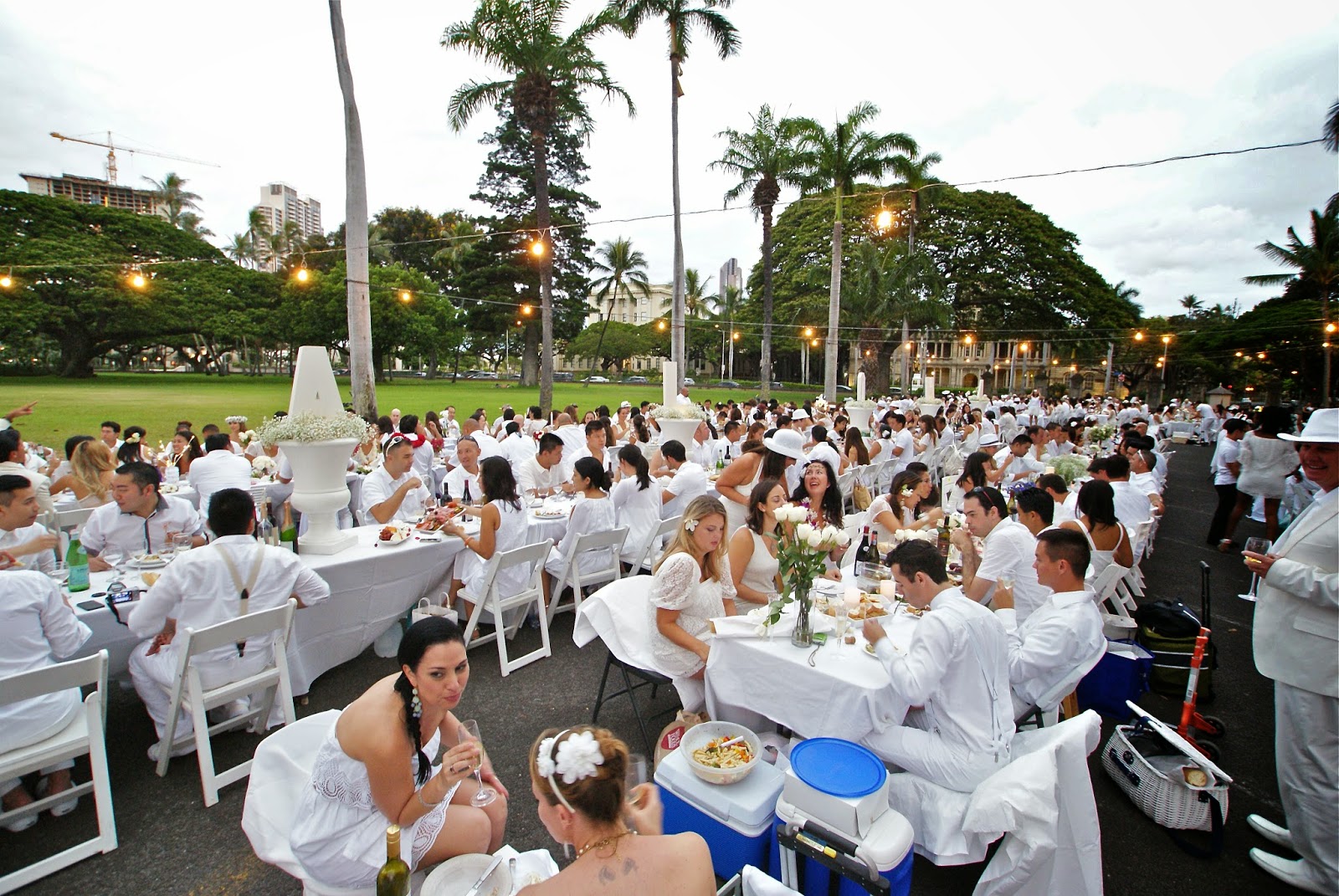Iolani Palace served as the backdrop for Hawaii's inaugural Diner en Blanc.