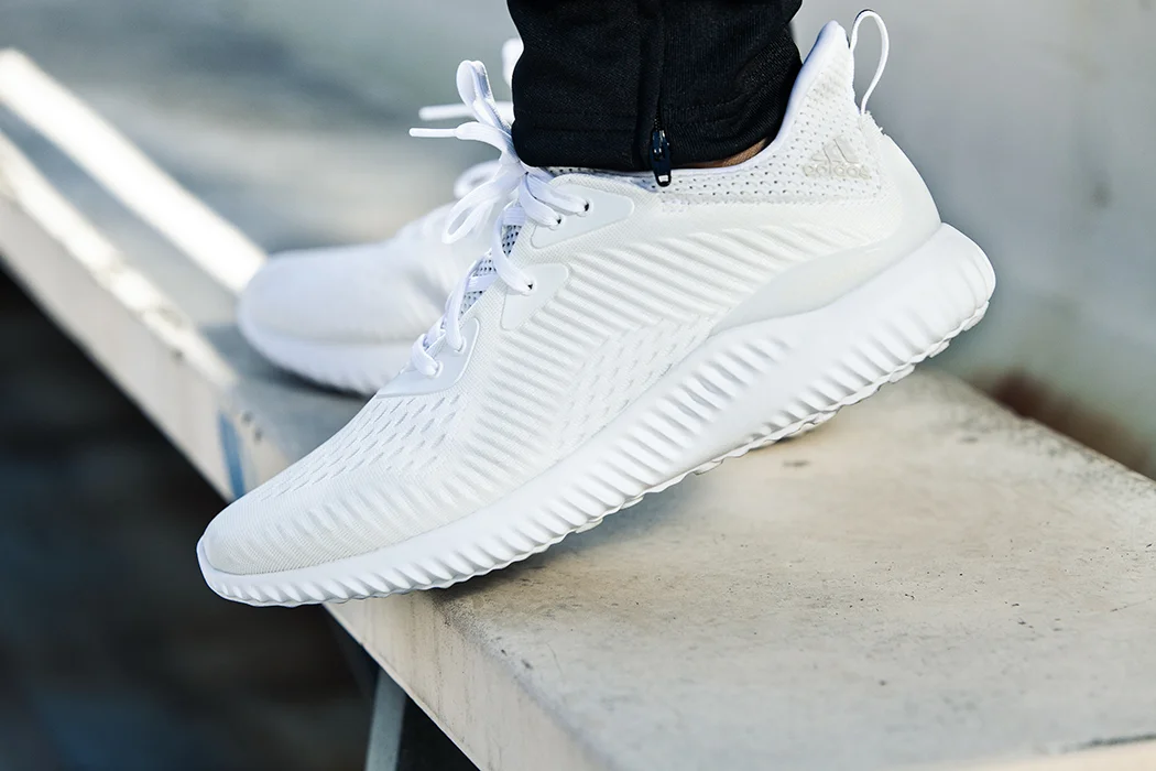 Whiteshoes_detail.jpg