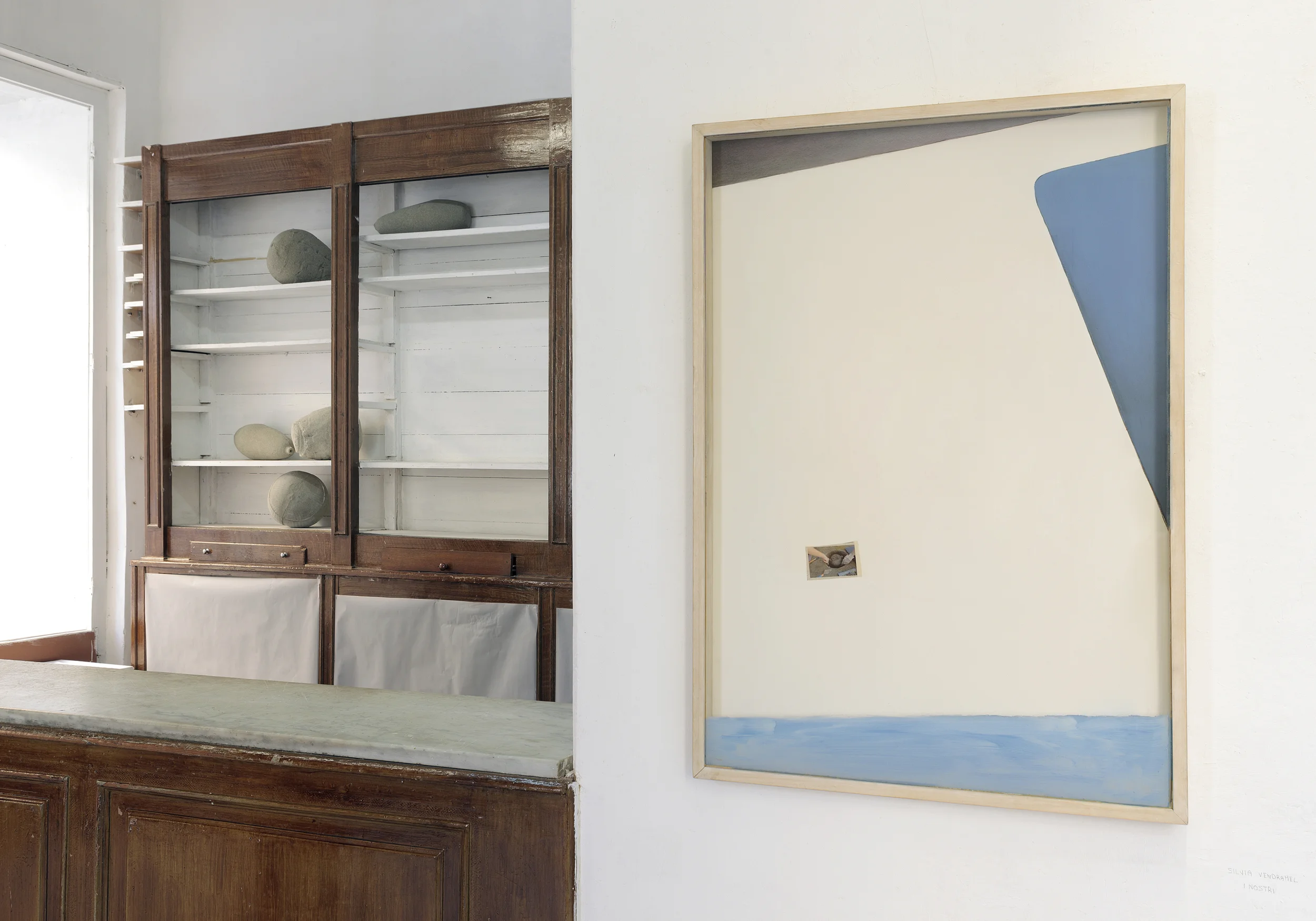 Visione parziale dell'esposizione Dedans , a cura di Matteo Innocenti, Galleria Nicola Ricci