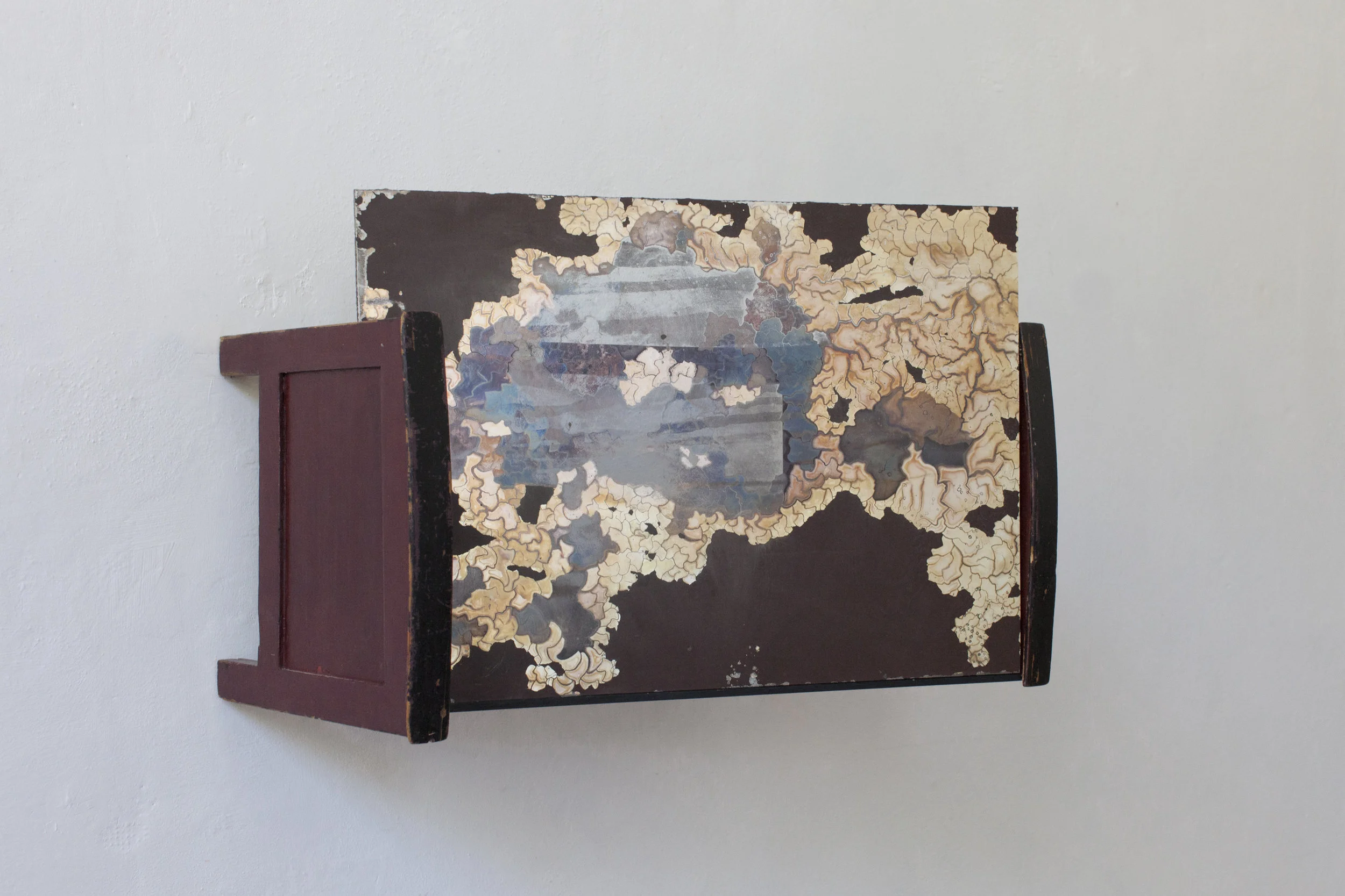 Stanza#2 2013 - Lettino in legno e specchio - cm 36x35x51