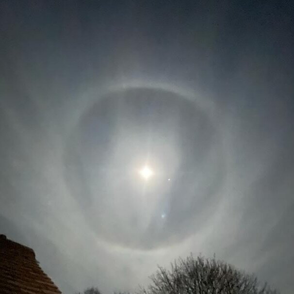 Amazing halo moon last night 🌕
#whiteheatherbarn
#derbyshire 
#holidaycottage