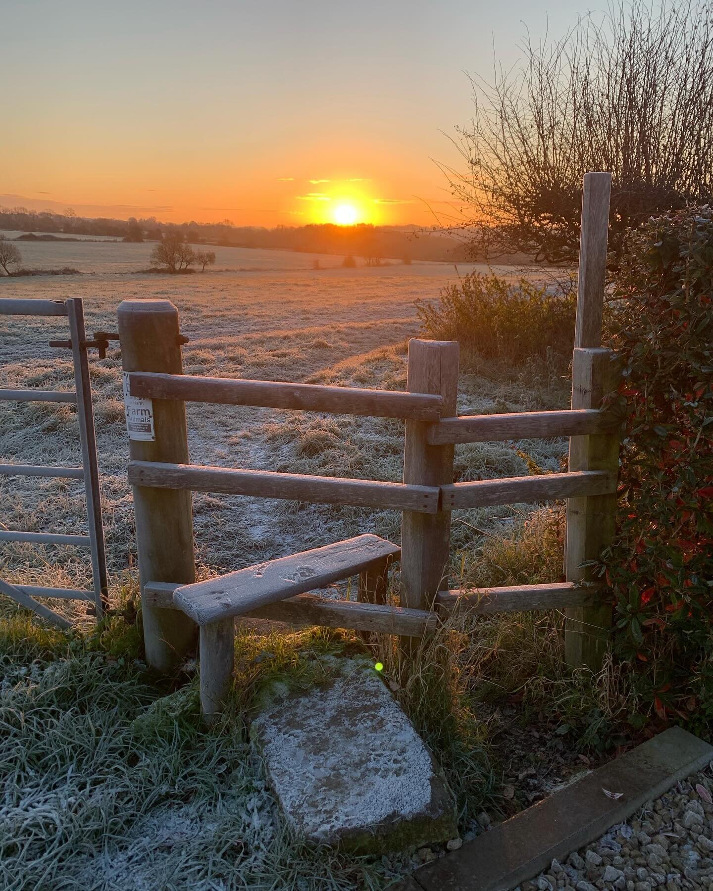 Beautiful crisp winter weather and glorious sunrises at the moment at White Heather Barn.
We have availability for a New Year holiday and weekends in December and January &hellip;&hellip;.lovely walks, relaxing hot tub, cosy log burner and underfloor